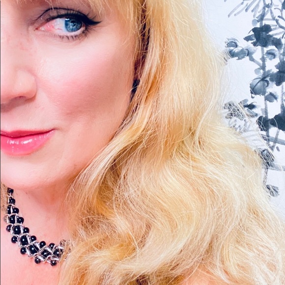 🔴 90s Trifari TM Vintage Beaded Choker Necklace - Picture 2 of 6